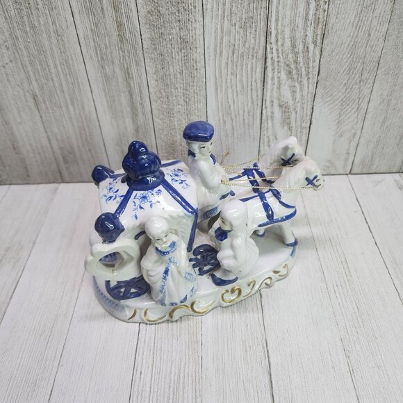 Vintage Horse Carriage Victorian Colonial Porcelain Figurine Cobalt Blue White - Picture 3 of 9